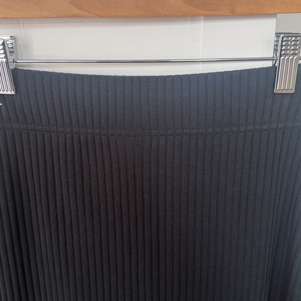 Nike NWOT Black High Waist Ribbed Pencil Skirt with Swoosh XS - Picture 8 of 10